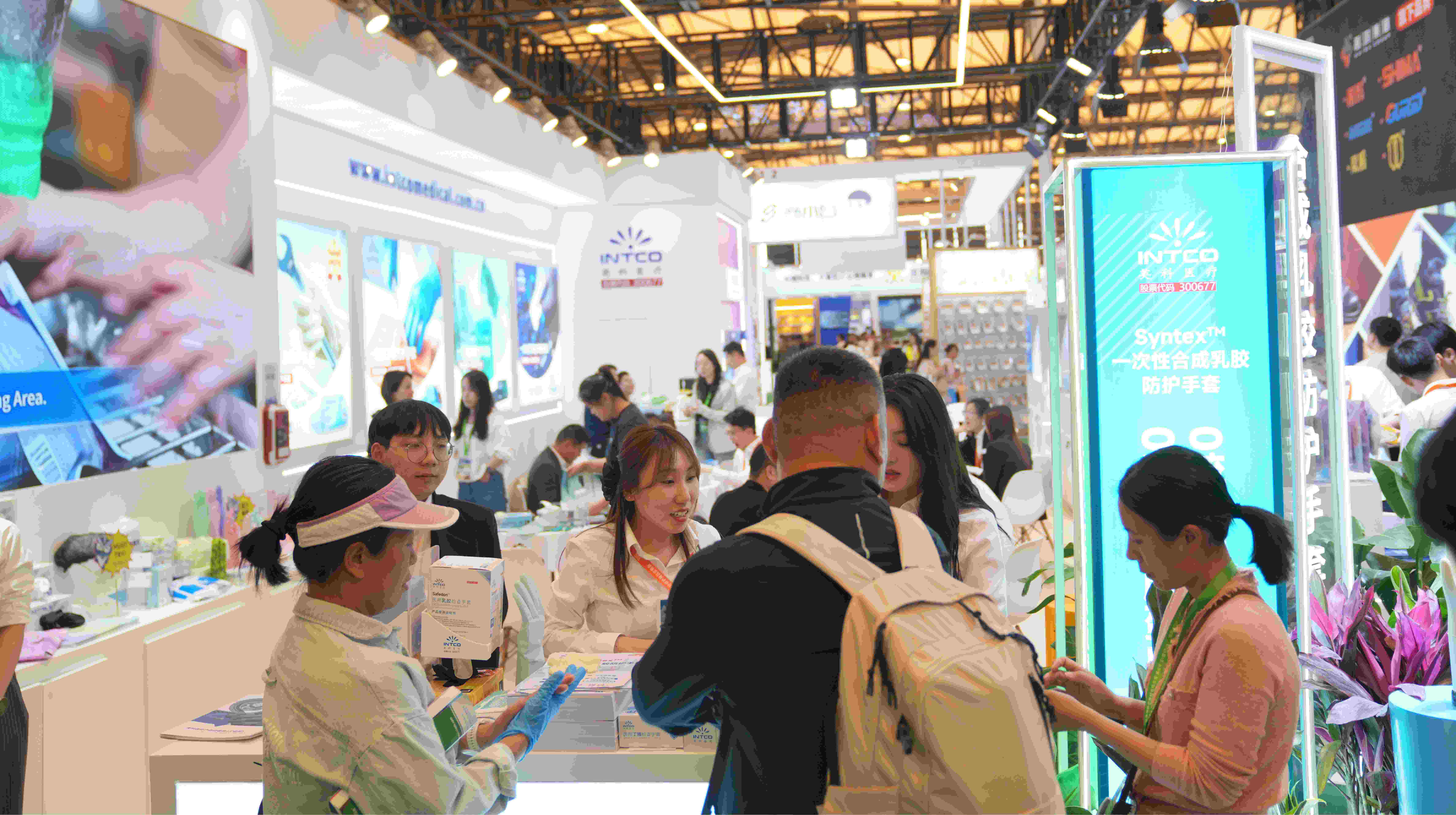 尊龙官方医疗亮相第108届中国国际劳动保护用品交易会